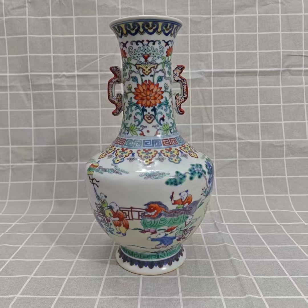 乾隆年制《斗彩婴戏纹双耳赏瓶》-嘉城艺术交易平台