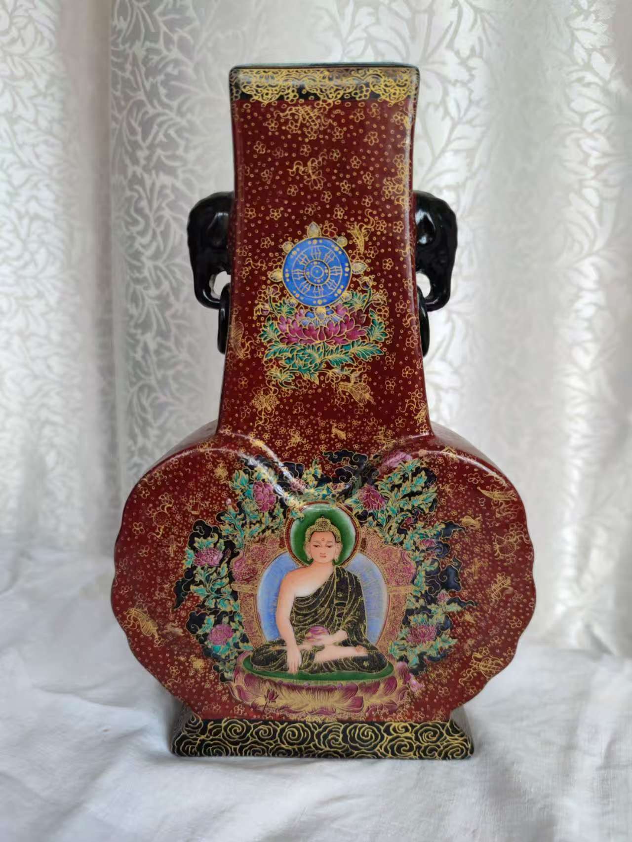 雍正年制《红地描金珐琅彩文殊菩萨象耳瓶》-嘉城艺术交易平台