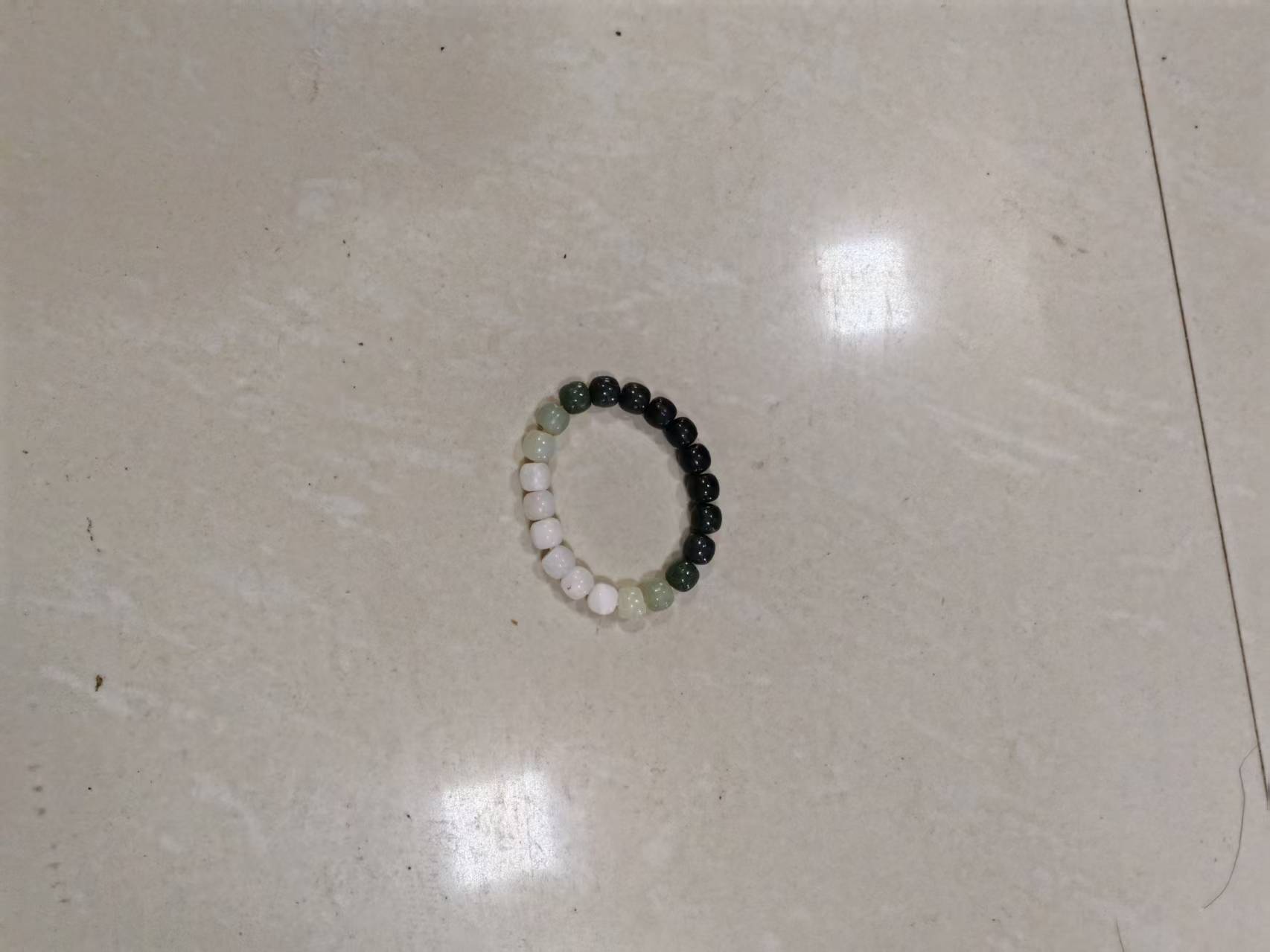 和田玉《渐变老型珠手链》-嘉城艺术交易平台