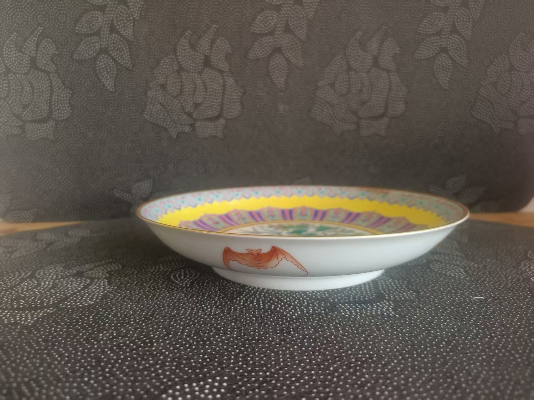 雍正年制《粉彩五蝠捧寿锦上添花盘》-嘉城艺术交易平台