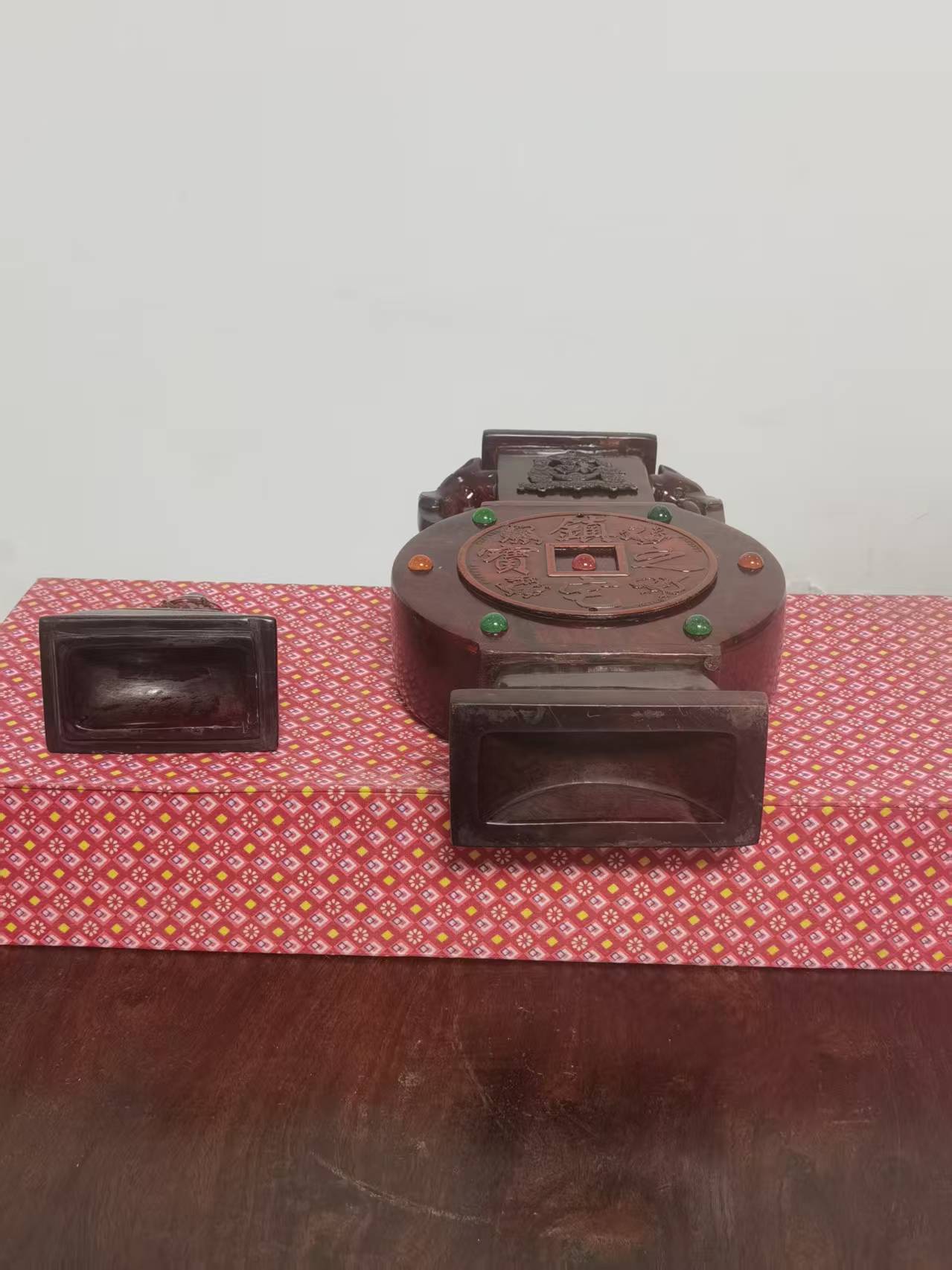 观音钮兽耳活环“镇宅之宝”瓶