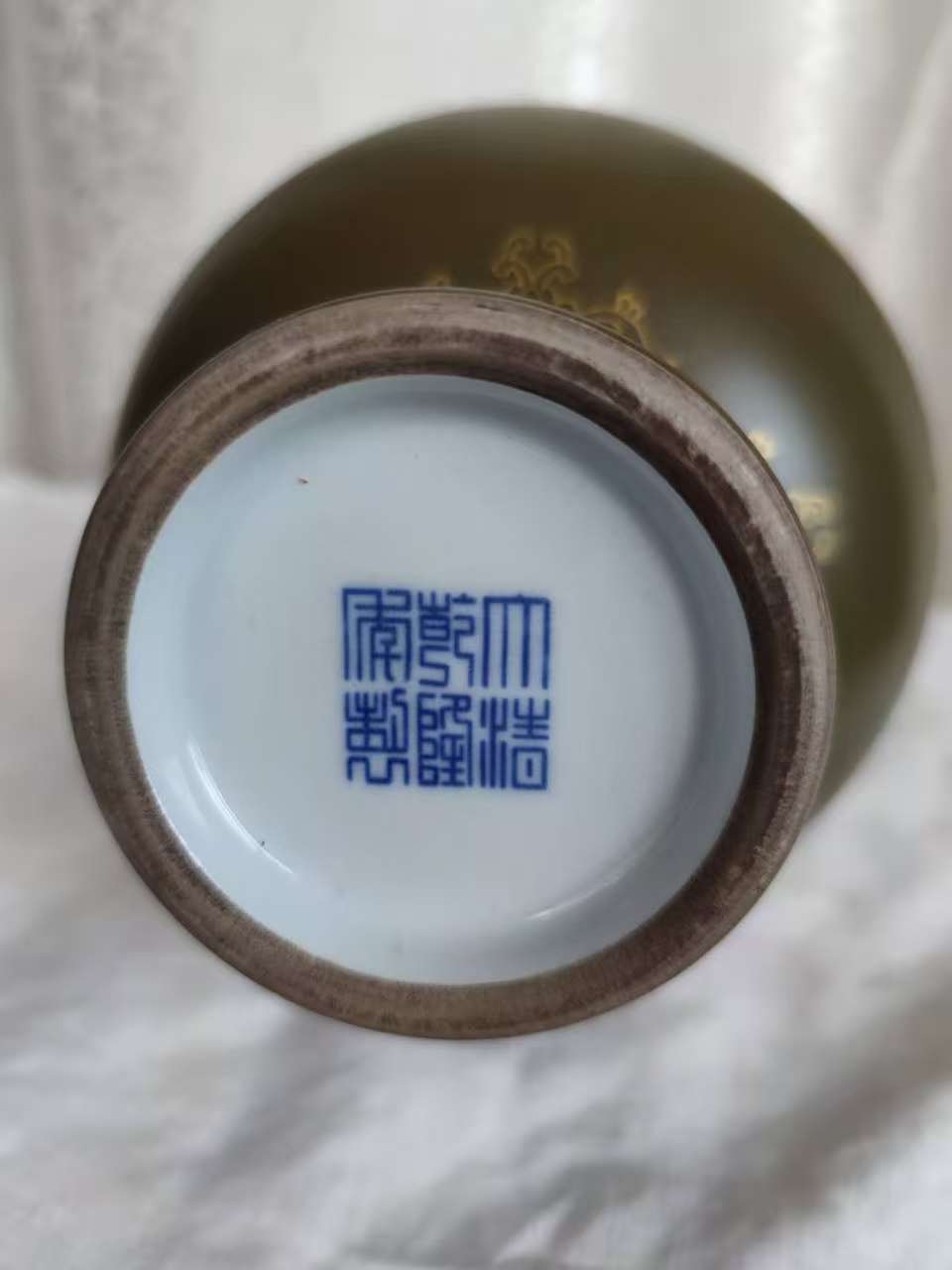 乾隆年制《茶末釉描金赏瓶》