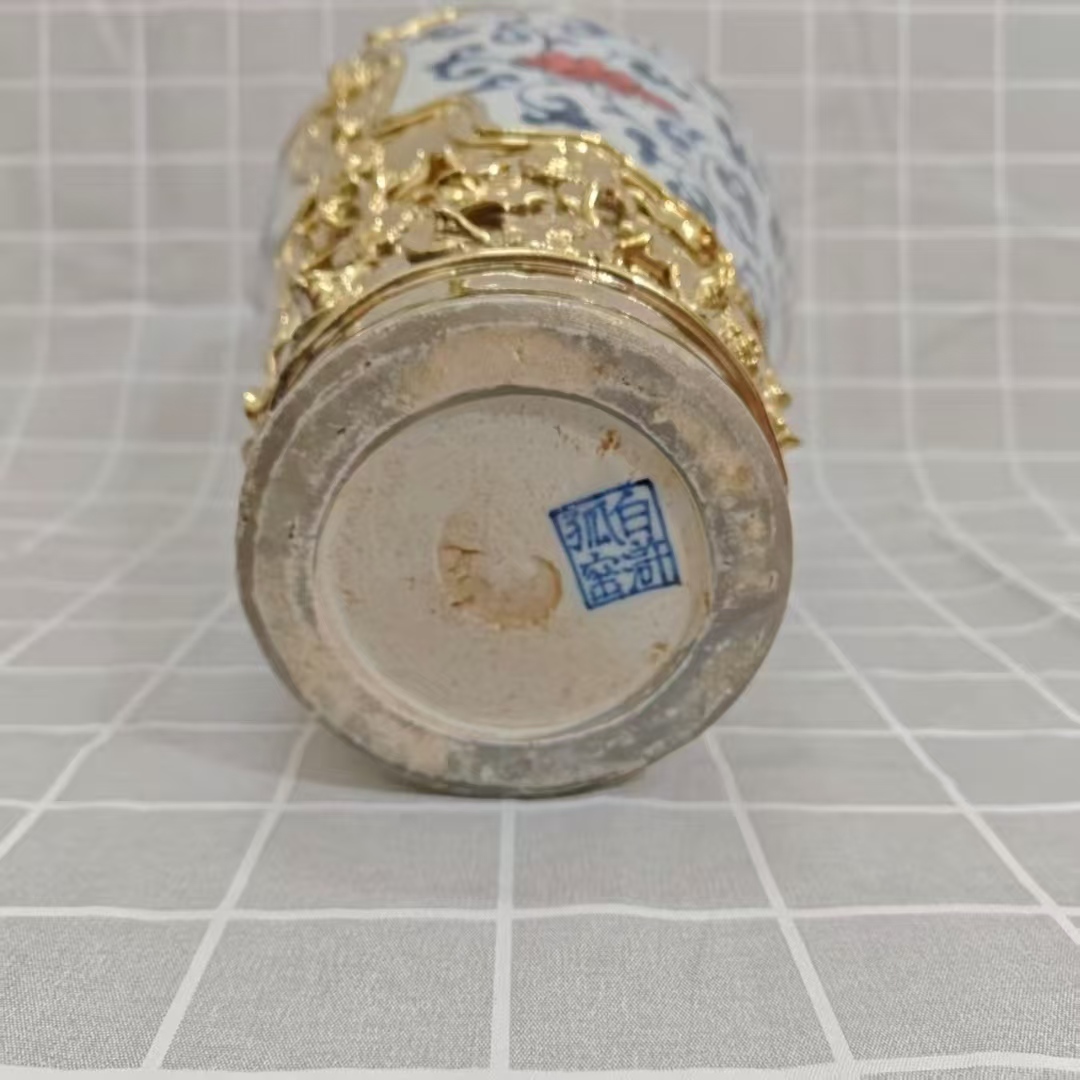 白浒孤窑《青花釉里红缠枝花卉纹包金梅瓶》