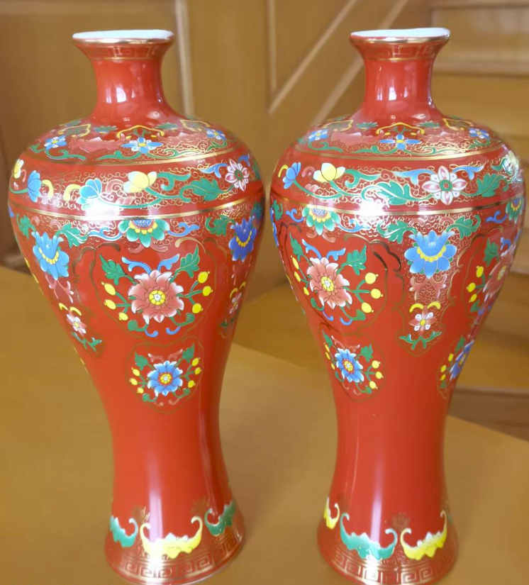 景德镇制《红地珐琅彩缠枝莲纹梅瓶》一对-嘉城艺术交易平台