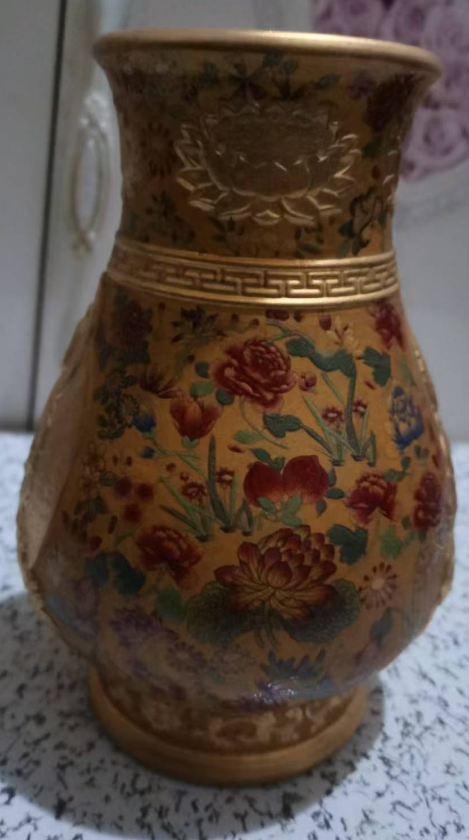 乾隆年制《金地粉彩开光浮雕释迦牟尼佛纹瓶》-嘉城艺术交易平台