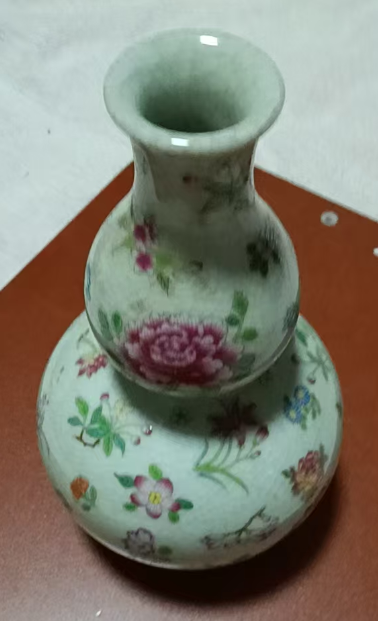 乾隆年制《豆青地粉彩花卉纹葫芦瓶》-嘉城艺术交易平台