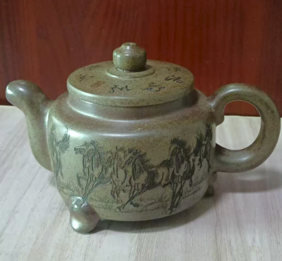 马到成功（徐悲鸿）《三足绿色紫砂壶》-嘉城艺术交易平台