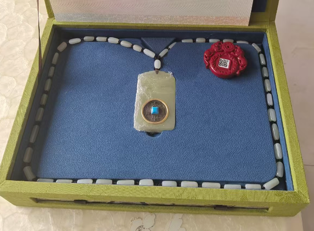 和田玉《天寿永吉》镶嵌太平通宝-嘉城艺术交易平台