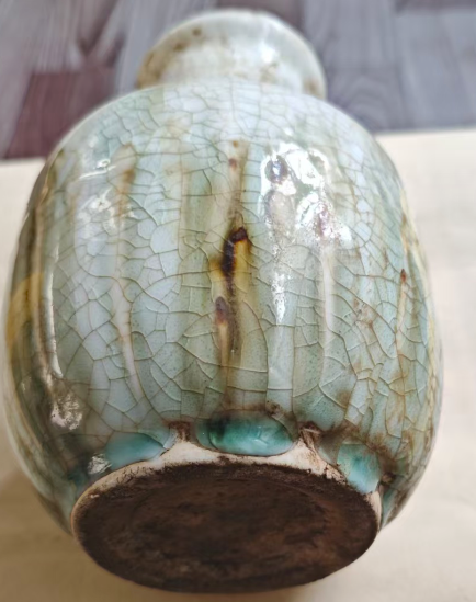 雍正年制《盘螭龙纹瓶》