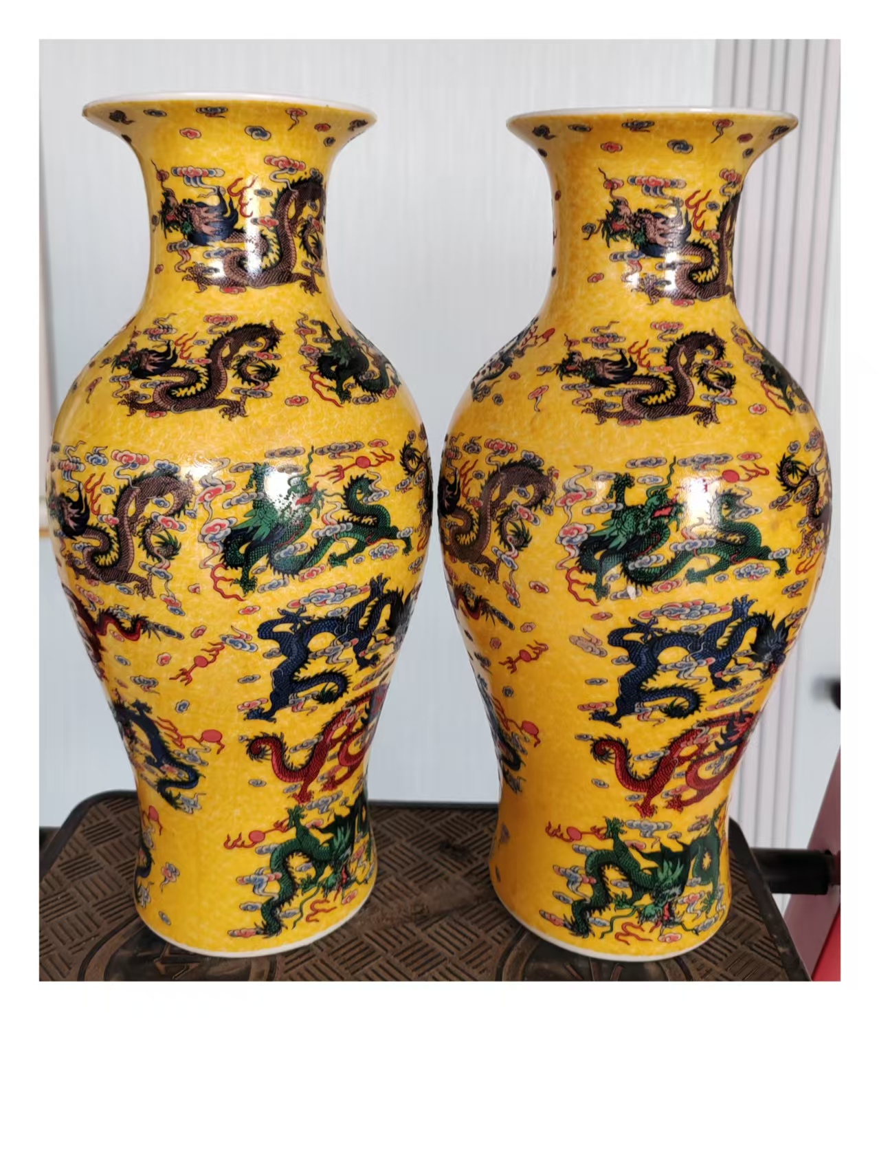 乾隆年制《黄地粉彩“九龙闹海”纹观音瓶》一对-嘉城艺术交易平台