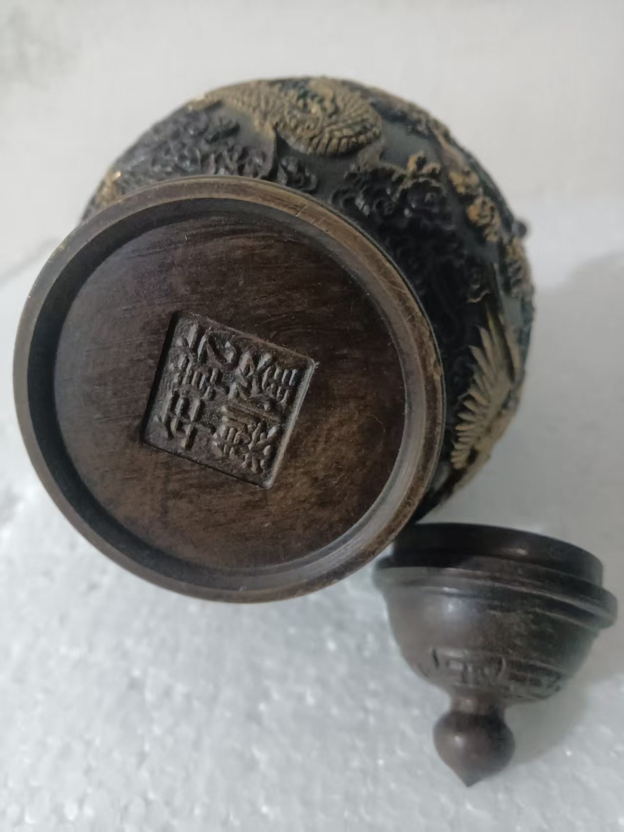 乾隆年制《风魔龙纹铜酒壶》