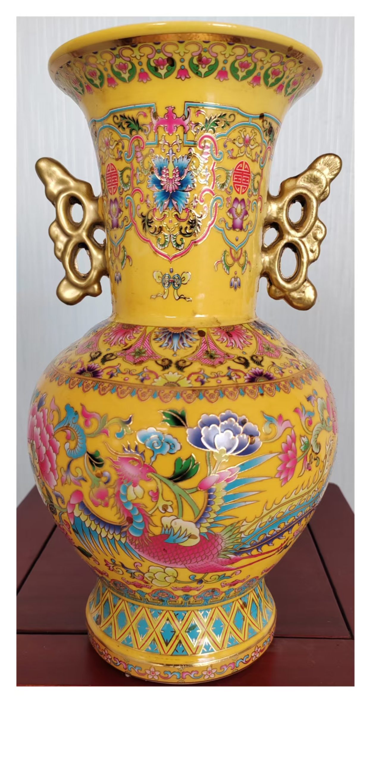 乾隆年制《黄地粉彩凤纹双耳瓶》-嘉城艺术交易平台