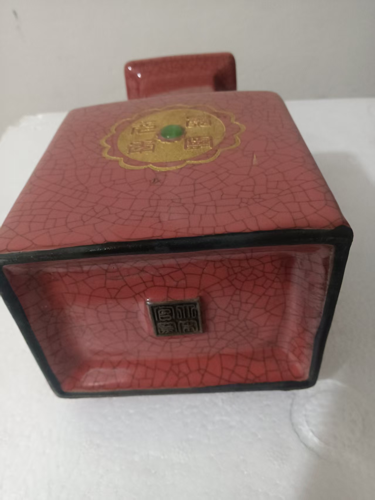 宋官窑《酱红釉贯耳尊》