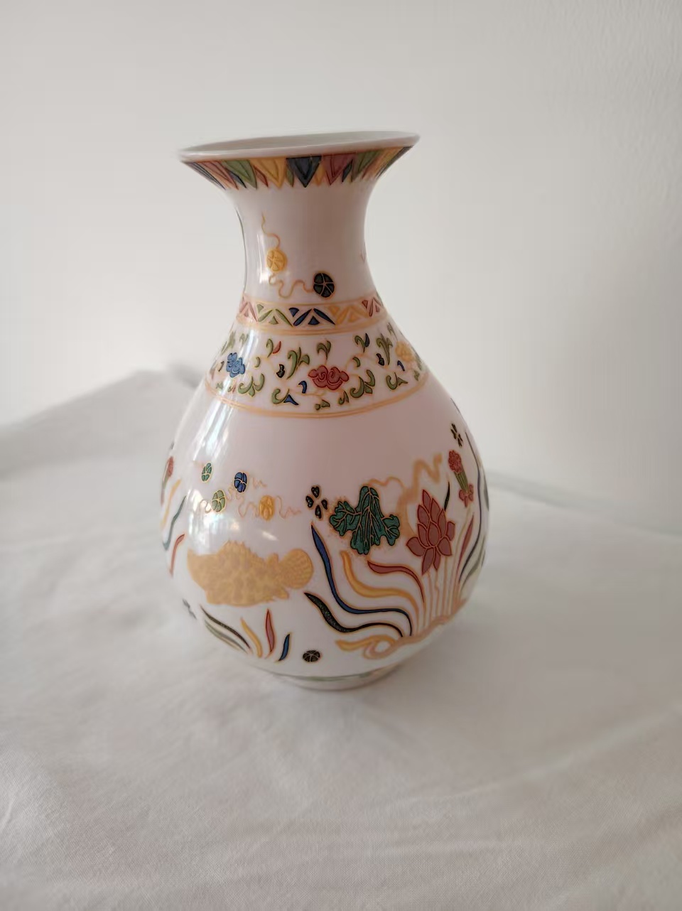 成化年制《五彩鱼藻纹玉壶春瓶》-嘉城艺术交易平台