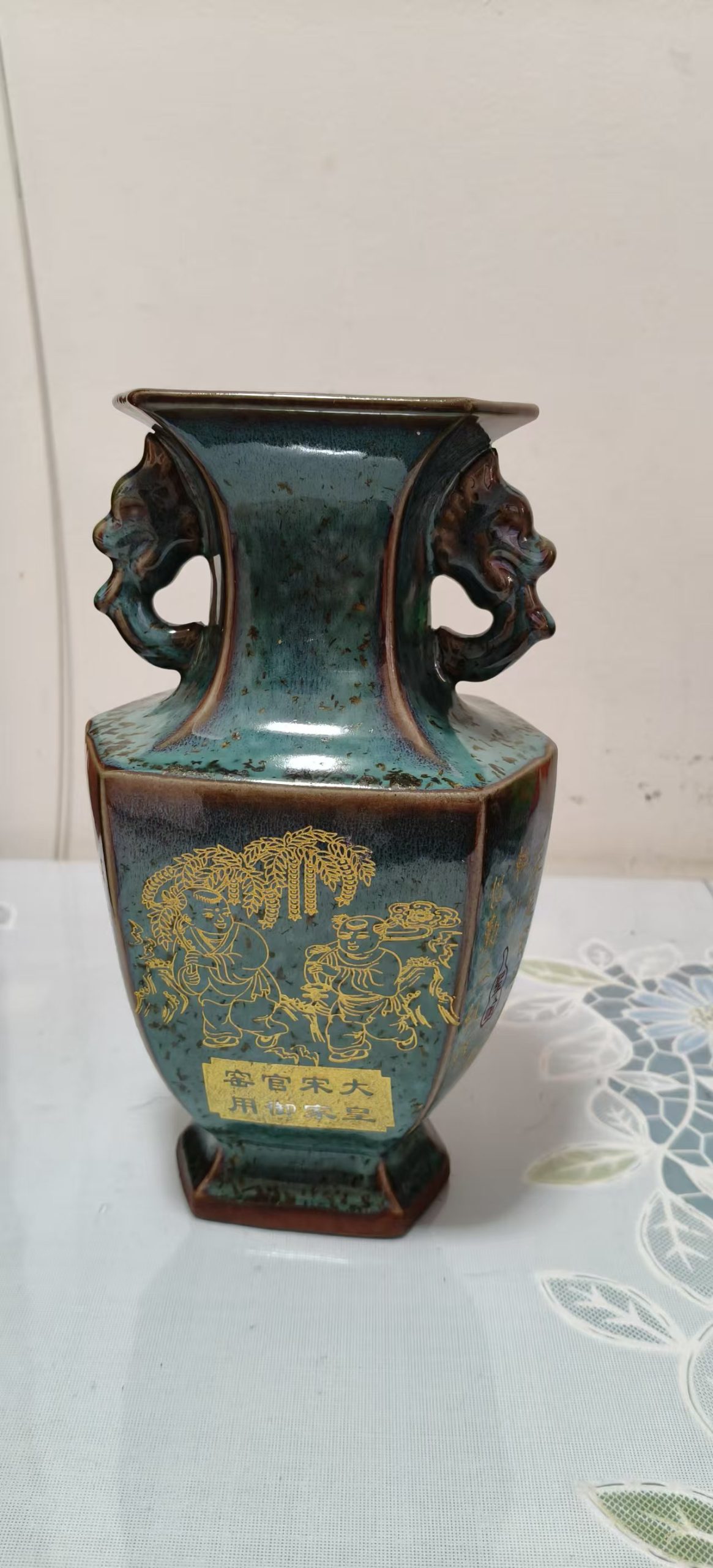 官窑《描金六方兽耳瓶》修内司-嘉城艺术交易平台