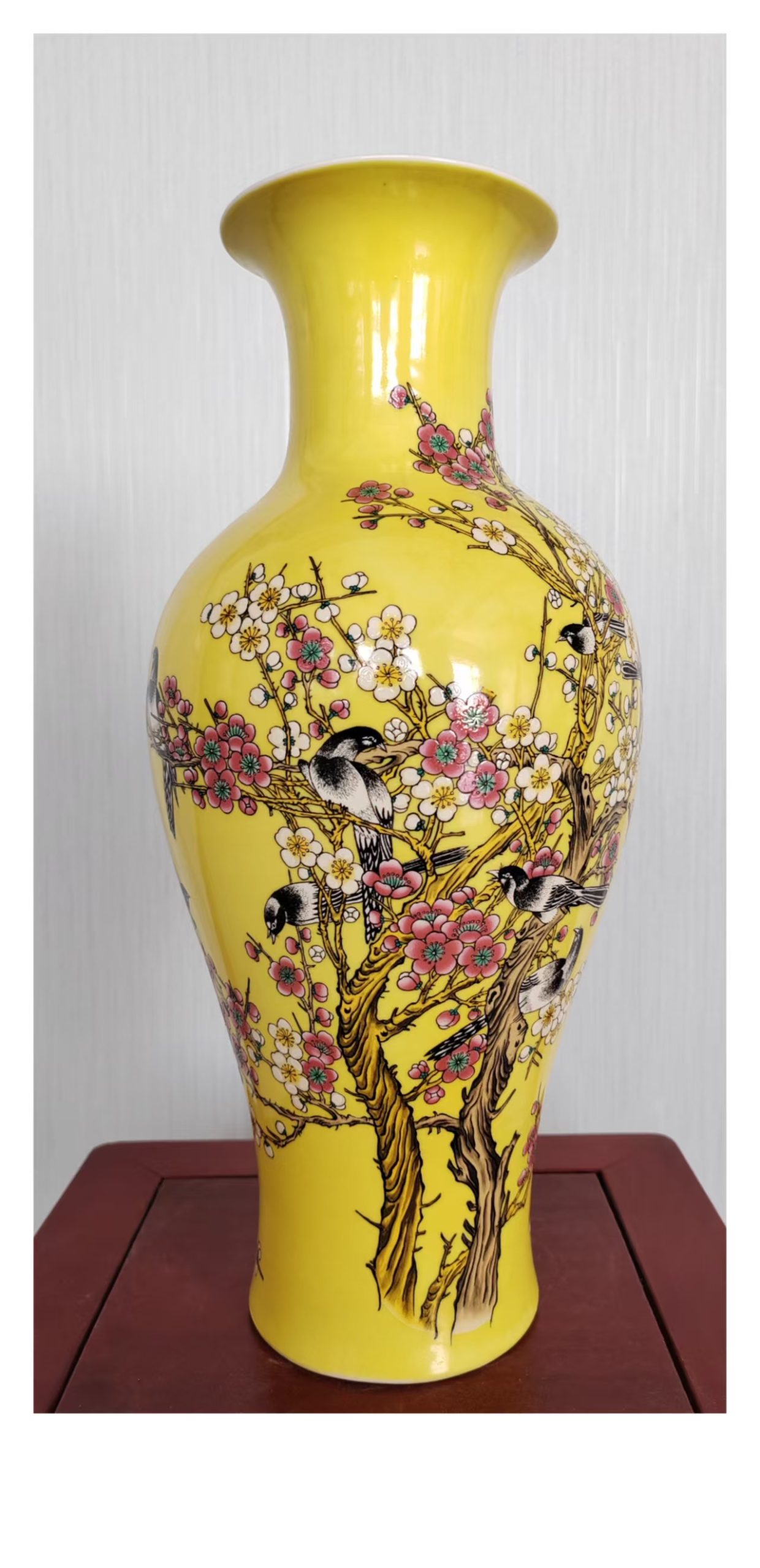 乾隆年制《黄釉粉彩“喜上眉梢”纹观音瓶》-嘉城艺术交易平台