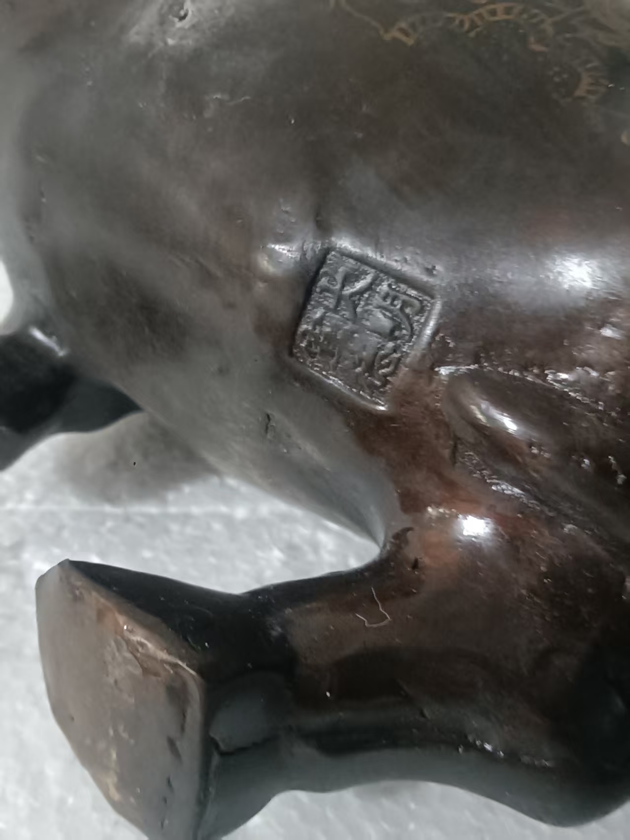 宣德年制《风魔铜牛气冲天》