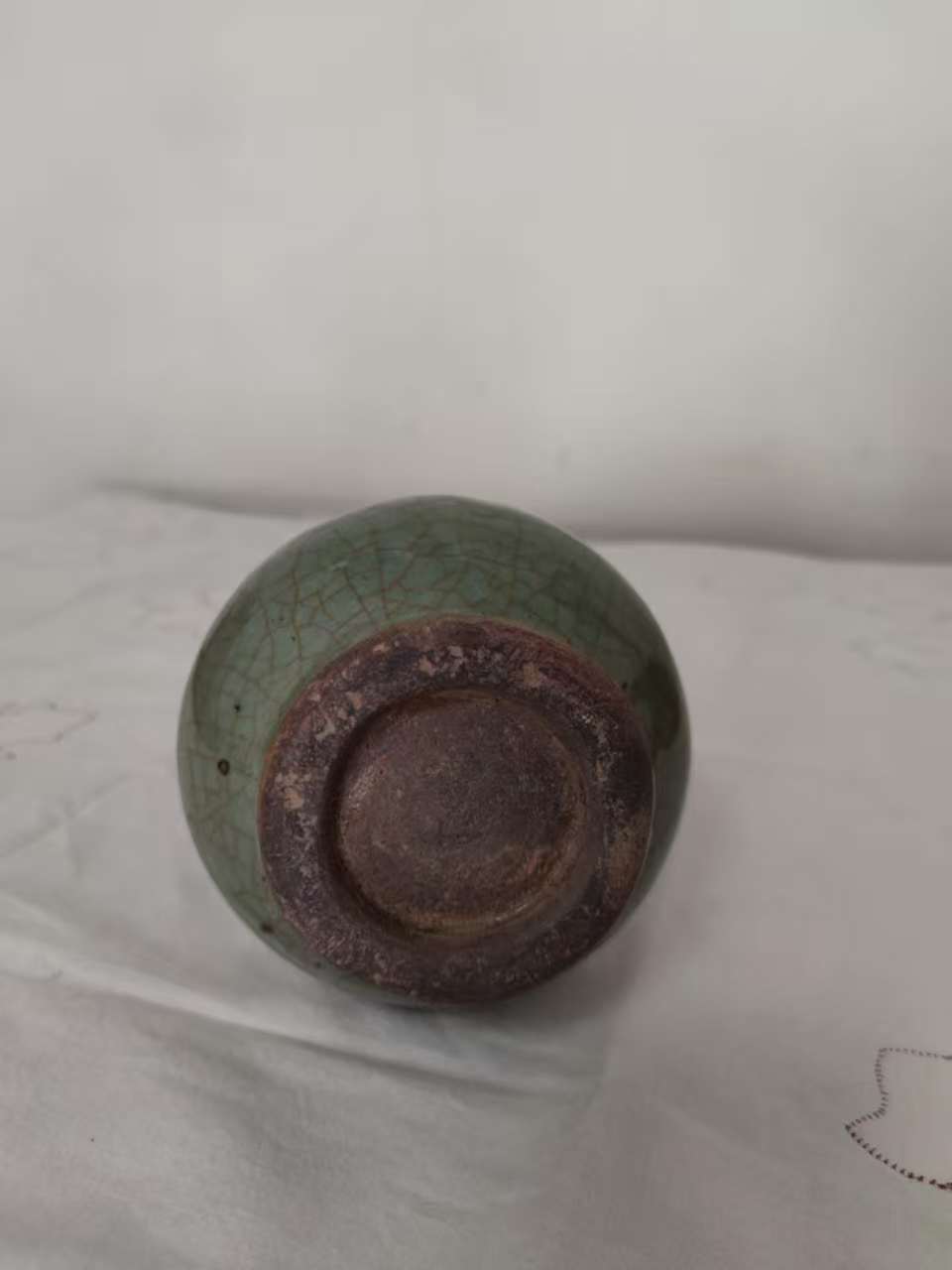 宋龙泉窑《青釉贯耳瓶》