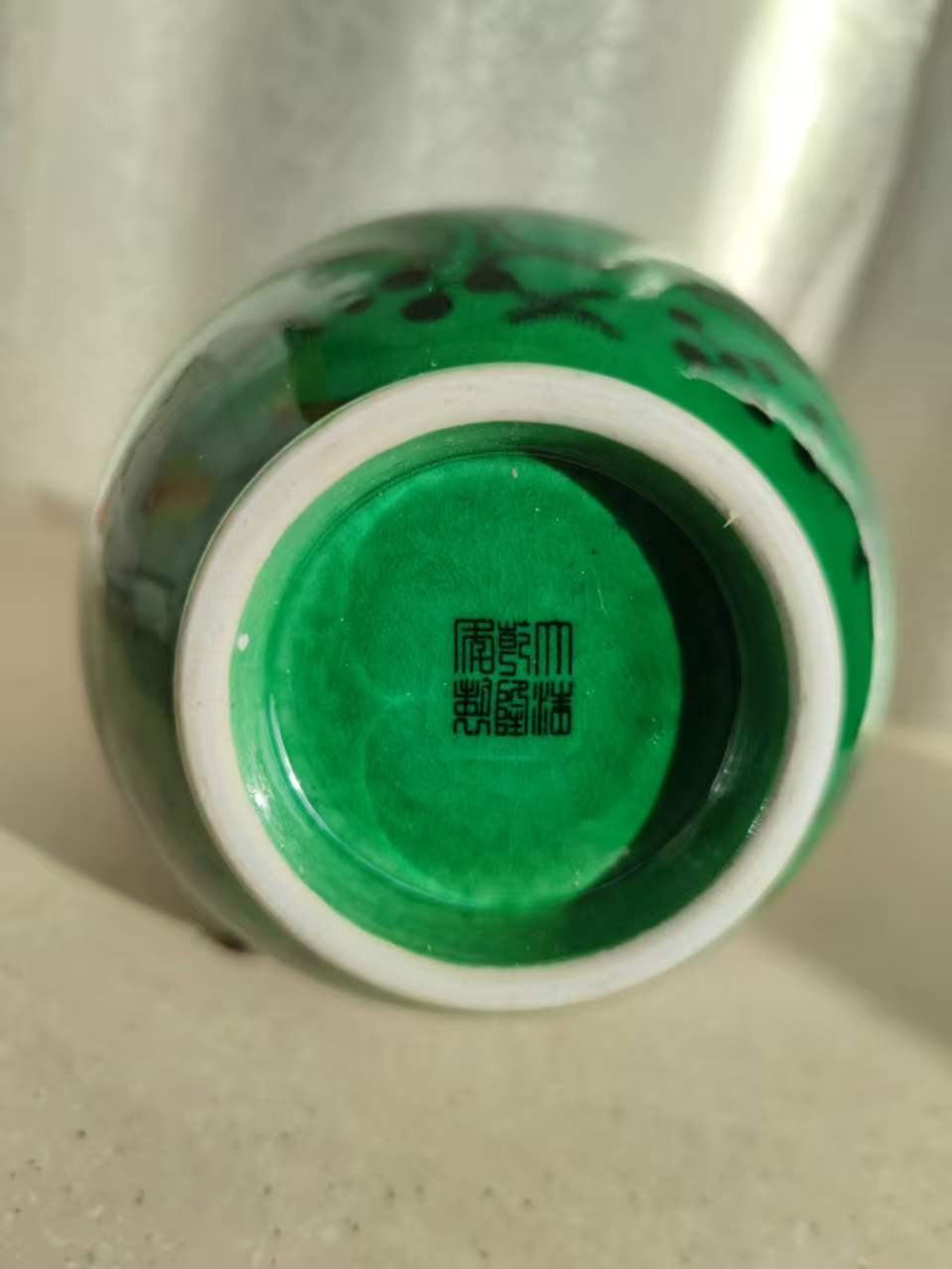 乾隆年制《翡翠绿釉墨彩鱼藻纹象耳玉壶春瓶》