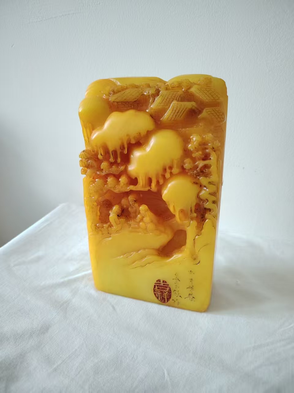 寿山田黄《高浮雕山水人物方章》-嘉城艺术交易平台