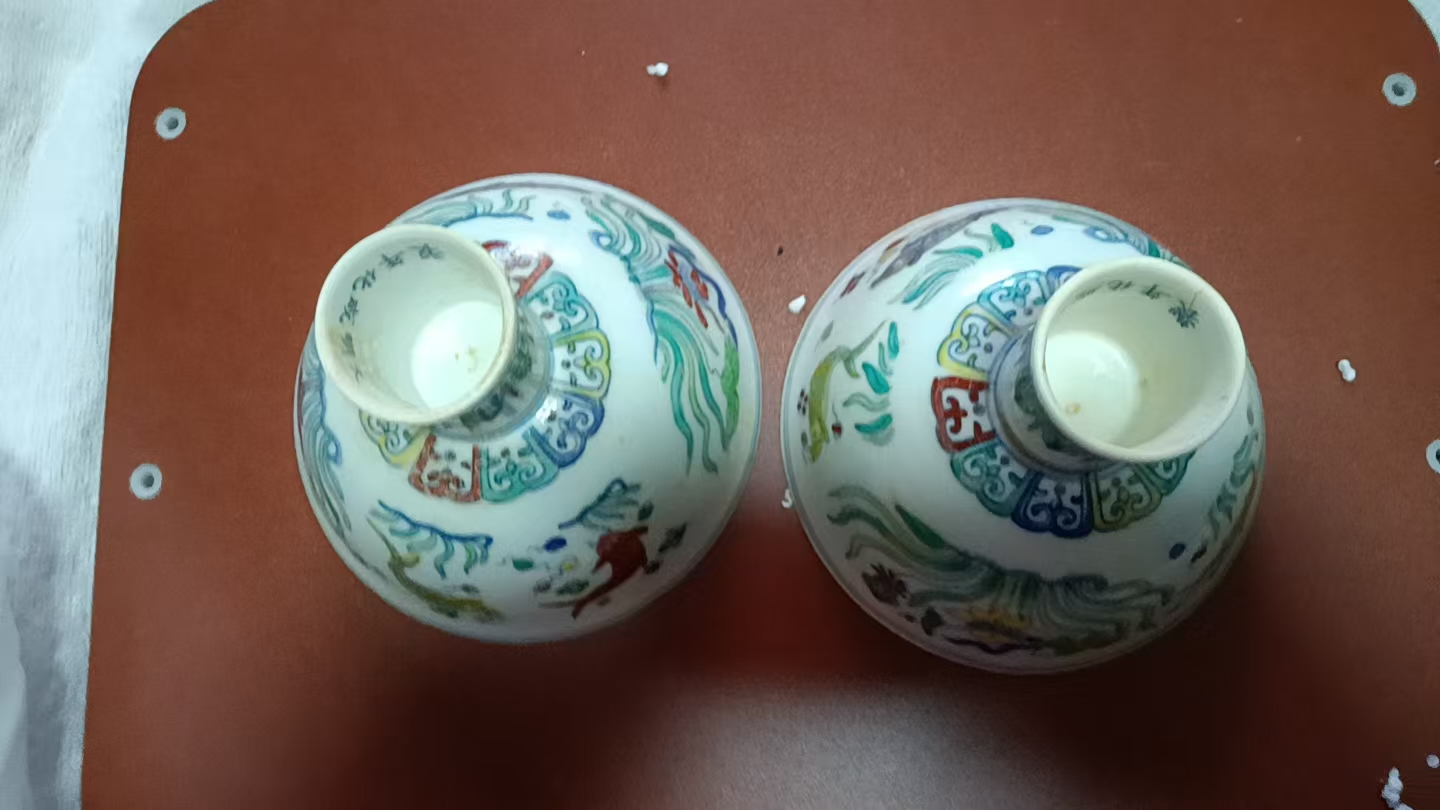 成化年制《斗彩鱼藻纹高足碗》一对