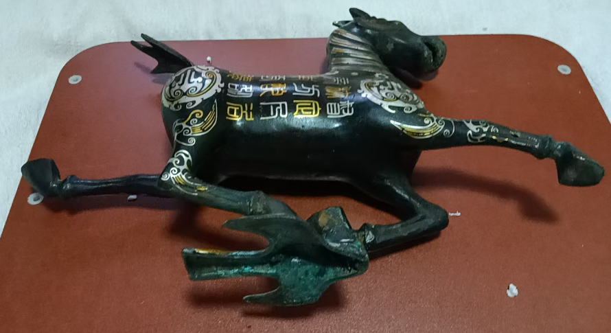 青铜《错金银马踏飞燕》摆件