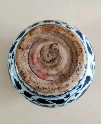 元《青花缠枝花卉纹罐》