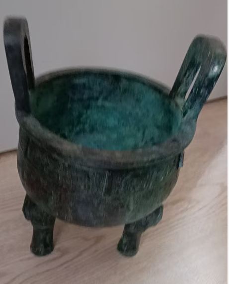 青铜《三足圆鼎》-嘉城艺术交易平台