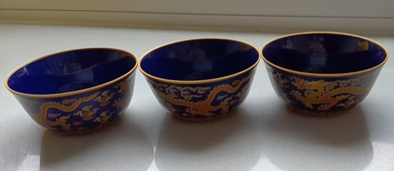 成化年制《蓝地描金龙纹碗》三件套-嘉城艺术交易平台