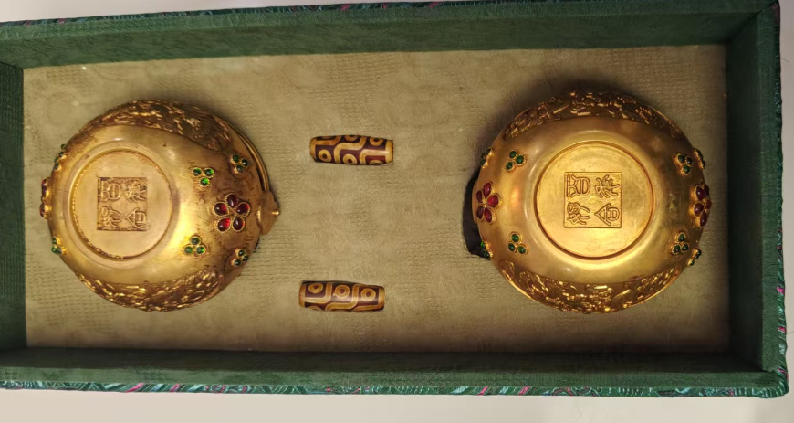 清代《铜鎏金薰香炉一对+九眼天珠两只》百年好和