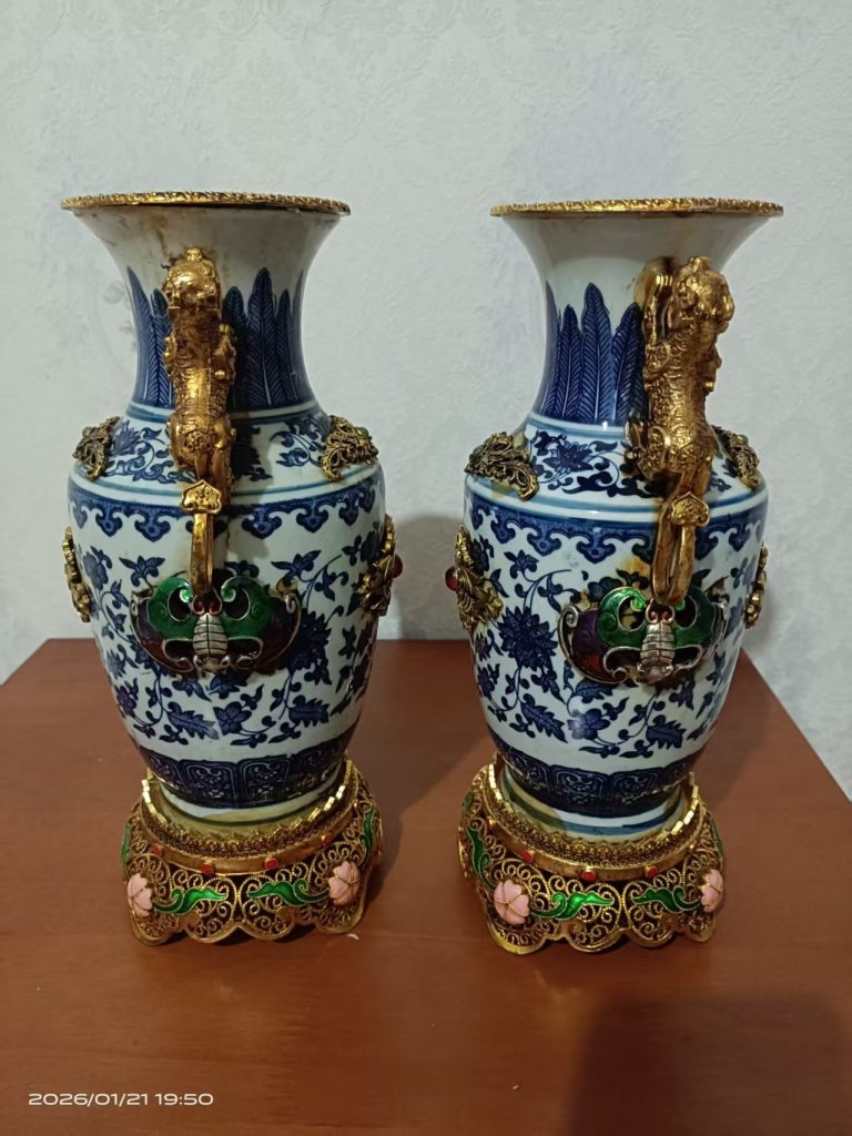 图片[2]-乾隆年制《青花缠枝包金螭龙耳赏瓶》一对-嘉城艺术交易平台