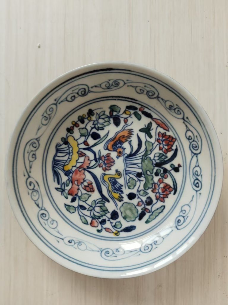 图片[1]-永乐年制《青花五彩莲池鸳鸯纹盘》-嘉城艺术交易平台