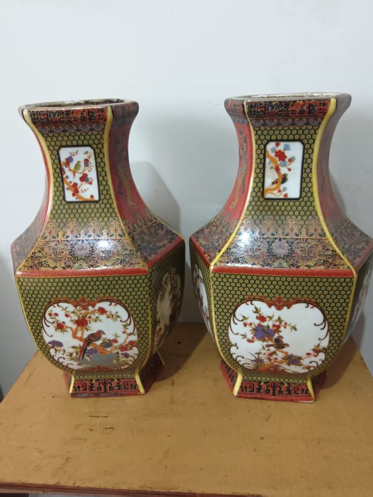 图片[1]-雍正年制《珐琅描金花鸟纹六方彩瓶》一对-嘉城艺术交易平台