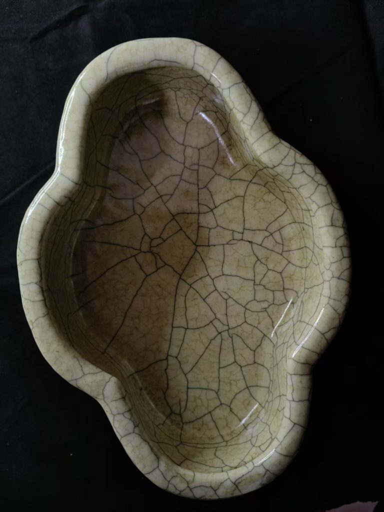 图片[1]-宋代《哥釉海棠笔洗》-嘉城艺术交易平台