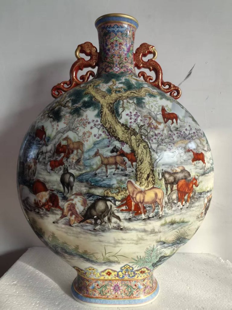 图片[1]-乾隆年制《粉彩百骏图夔龙耳抱月瓶》-嘉城艺术交易平台