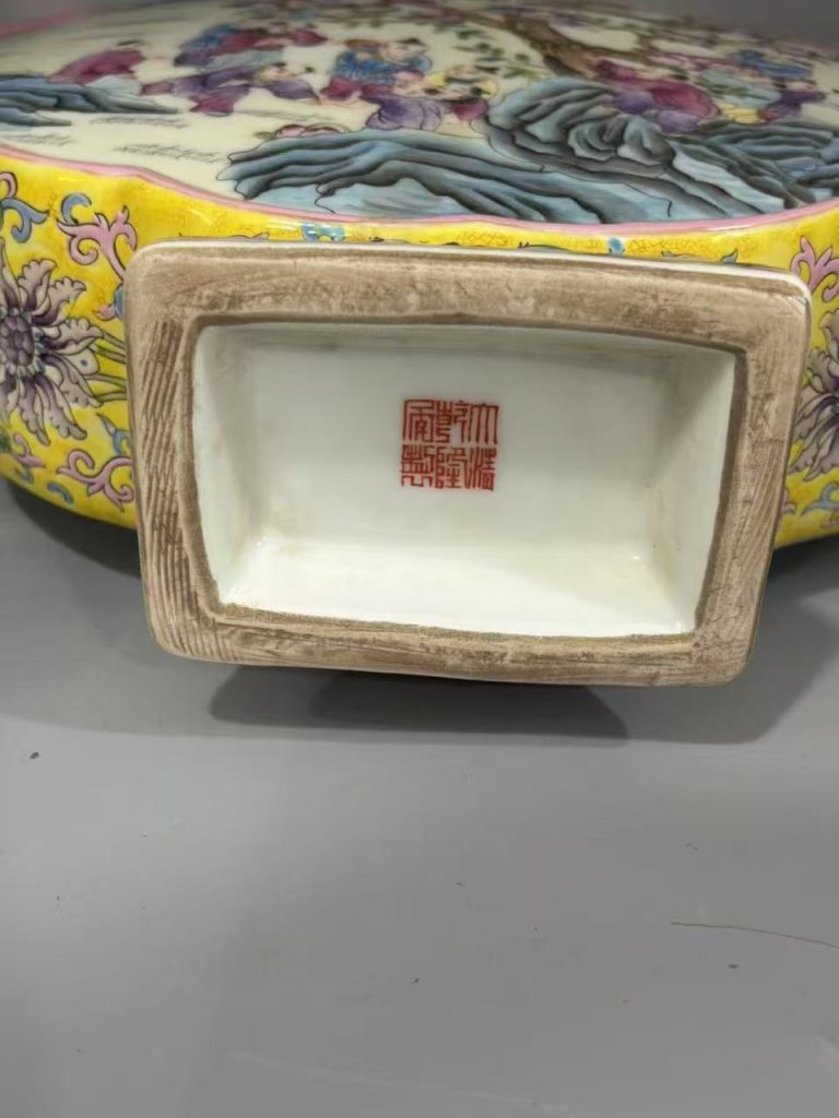 图片[2]-乾隆年制《婴戏双耳抱月瓶》官窑-嘉城艺术交易平台