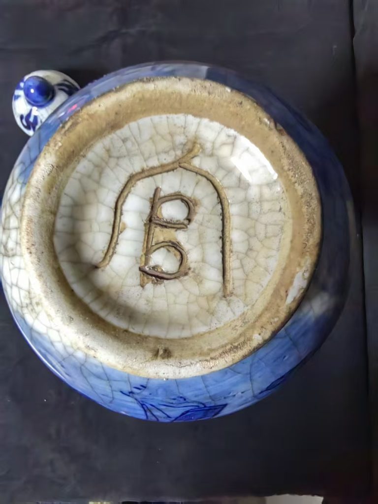 图片[2]-官窑《开片青花人物图纹执壶》-嘉城艺术交易平台