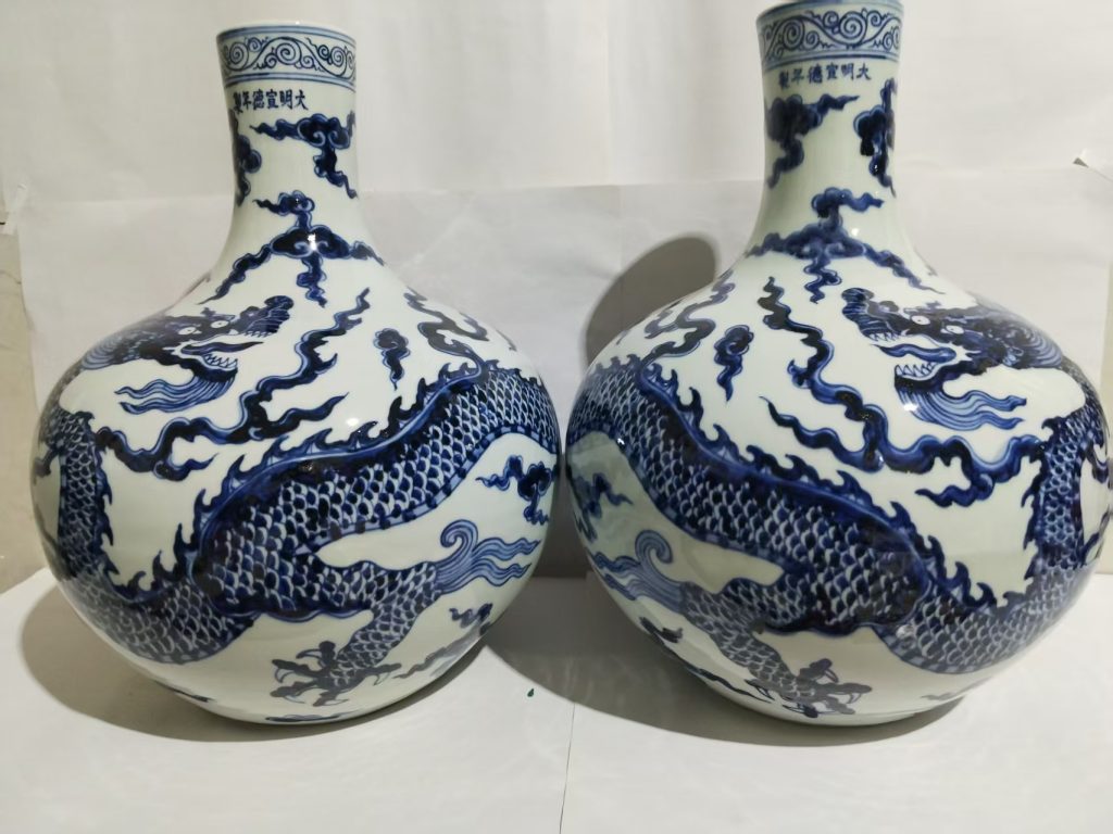 图片[1]-宣德年制《天球龙纹瓶》一对-嘉城艺术交易平台