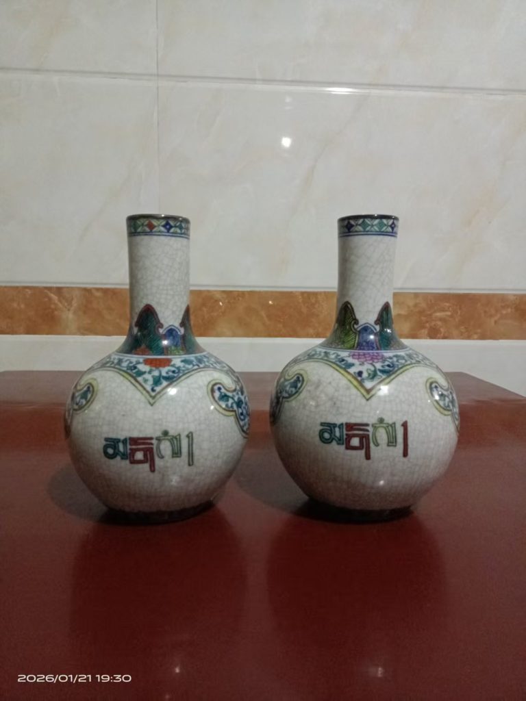 图片[1]-康熙年制《斗彩龙纹天球瓶》一对-嘉城艺术交易平台