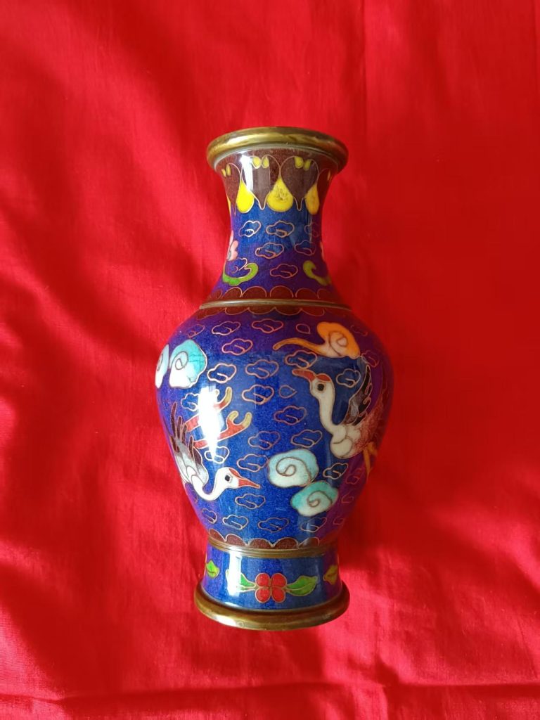 图片[1]-官窑《铜胎掐丝珐琅（景泰蓝）云鹤纹赏瓶》-嘉城艺术交易平台