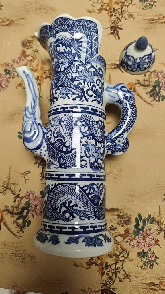 图片[1]-乾隆年制《青花云龙纹执壶》(带盖)-嘉城艺术交易平台