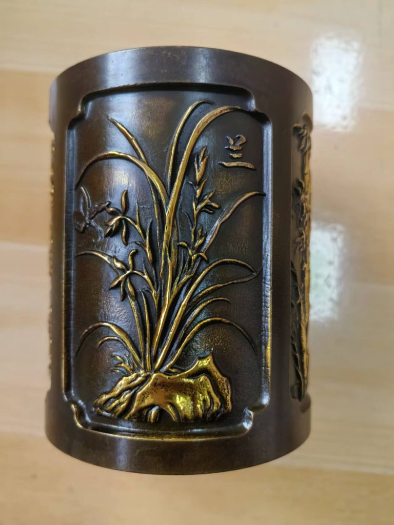 图片[1]-乾隆年制《铜鎏金开光梅兰竹菊纹笔筒》-嘉城艺术交易平台