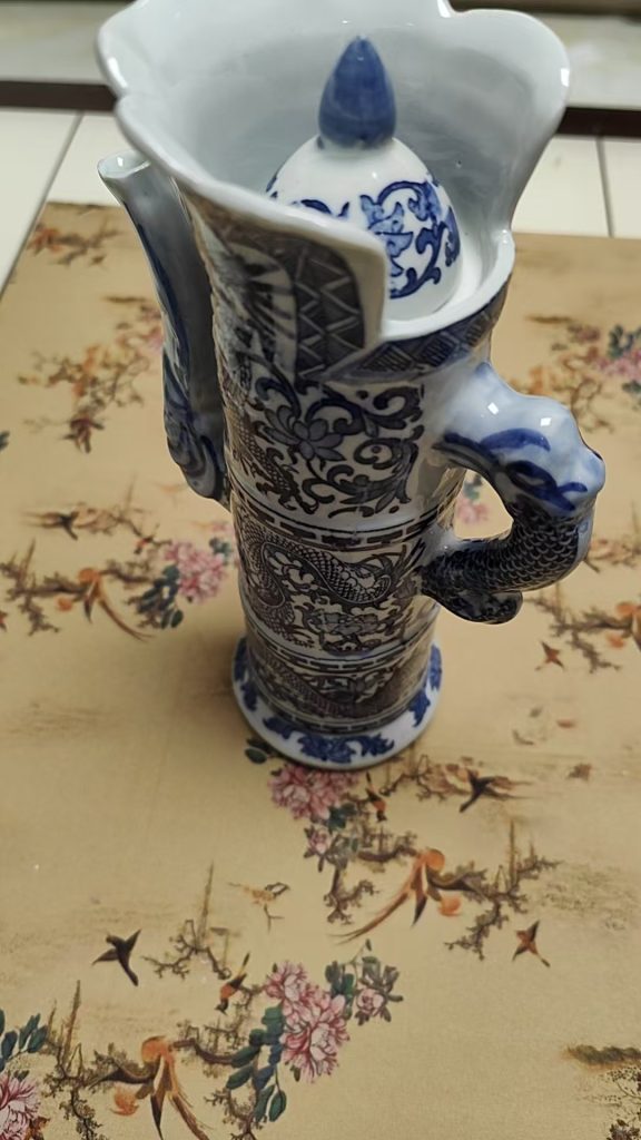 图片[2]-乾隆年制《青花云龙纹执壶》(带盖)-嘉城艺术交易平台