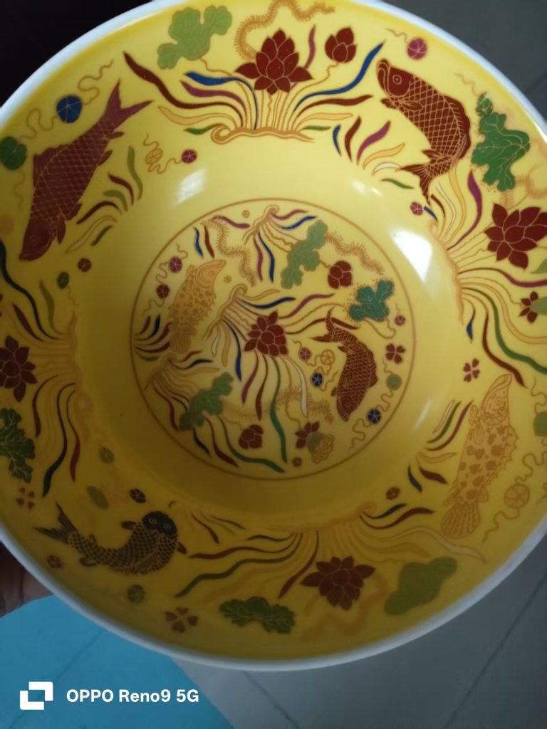 图片[2]-成化年制《黄地五彩鱼藻纹碗》-嘉城艺术交易平台