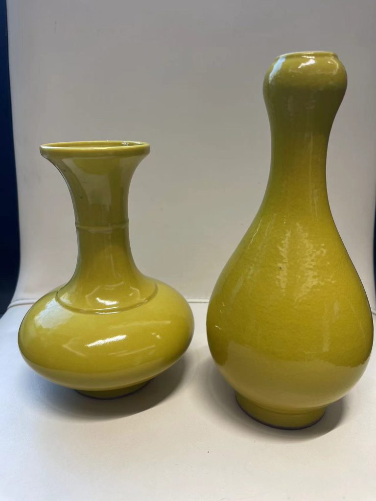 图片[1]-雍正年制《黄釉撇口荸荠瓶》《黄釉蒜头瓶》-嘉城艺术交易平台