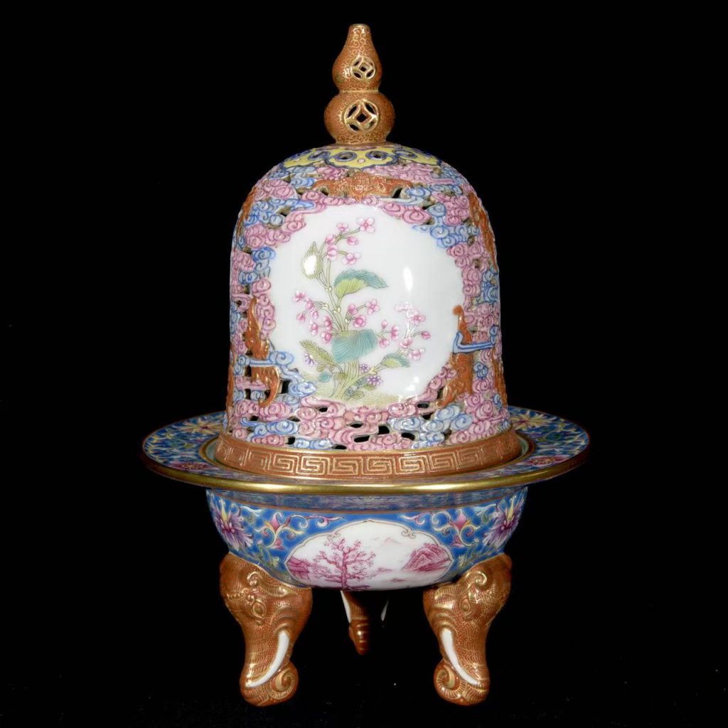 图片[1]-乾隆年制《粉彩鎏金镂空开窗花卉纹熏炉》-嘉城艺术交易平台