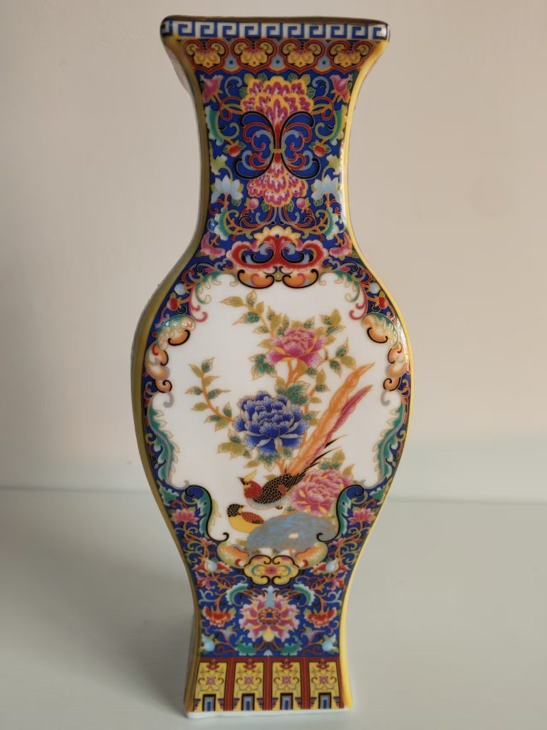 图片[1]-雍正年制《珐琅彩花鸟赏瓶》-嘉城艺术交易平台