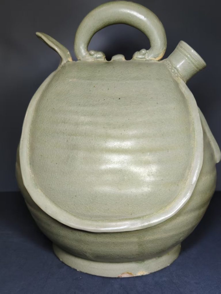 图片[1]-越窑《青釉皮囊壶》-嘉城艺术交易平台