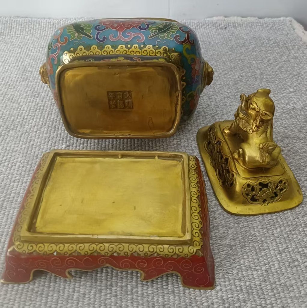 图片[2]-宣德年制《鎏金铜胎景泰蓝掐丝珐琅狮盖薰香炉》-嘉城艺术交易平台