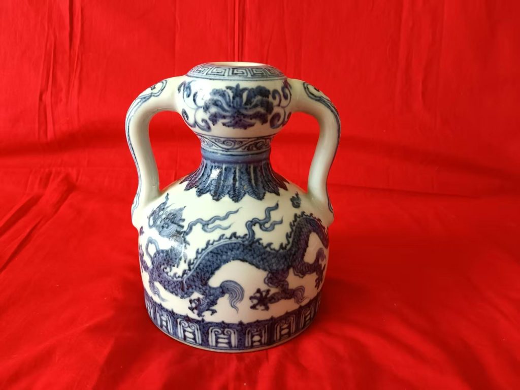 图片[2]-宣德年制《青花云龙纹绶带耳蒜头瓶》-嘉城艺术交易平台